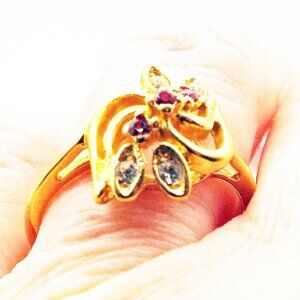 SAMUEL AARON S/A 18KGE CLEAR & RED CRYSTALS SWEEPING DESIGN SZ. 8 RING 58